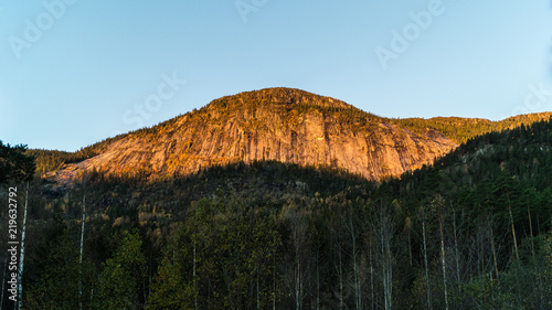 Bergkette bei Sonnenaufgang