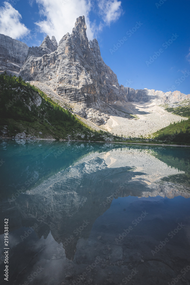 Obraz premium Amazing view of Sorapis lake with unusual color of water. Lake located in Dolomite Alps, Italy