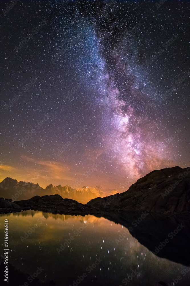 Φωτογραφία Milky Way and Starry Sky over Iconic Snowy Mont-Blanc Peaks Reflecting in Altitude Lake