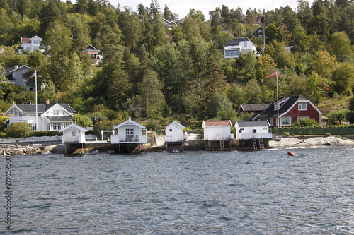 Canvas Print Chalets au bord du fjord de Oslo, Norvège