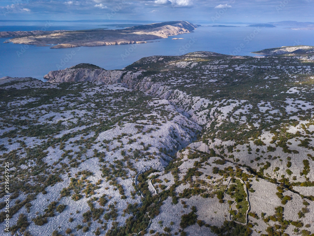 Obraz premium DCIM\100MEDIA\DJI_0063.JPGZavratnica is a 900 m long narrow inlet located at the foot of the mighty Velebit Mountains, in the northern part of the Adriatic Sea.