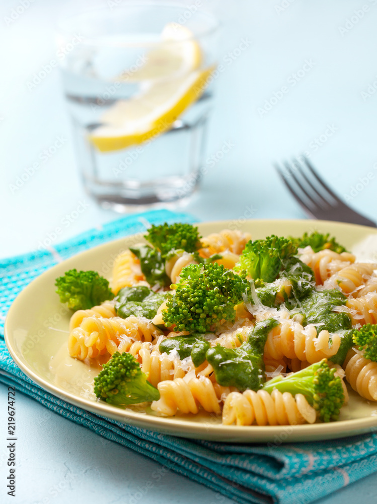 pasta fusilli with broccoli