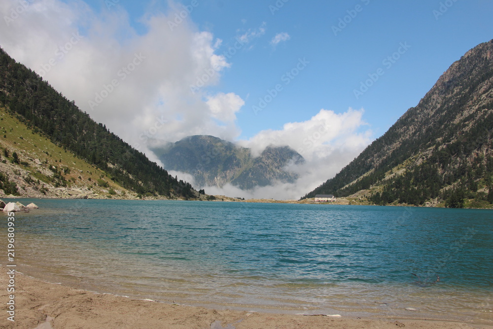 Au bord du lac de Gaube Pyrénées Cauterets montagne