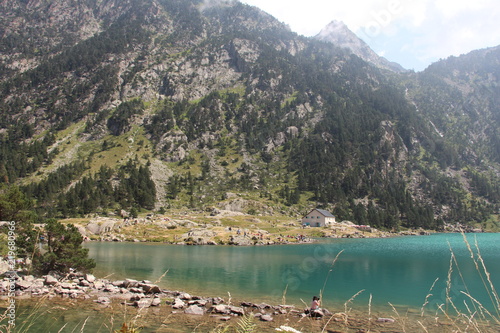 Etendue d'eau montagne lac de Gaube Pyrénées