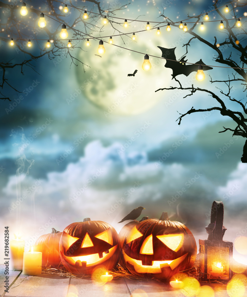 Fototapeta premium Spooky halloween pumpkins on wooden planks