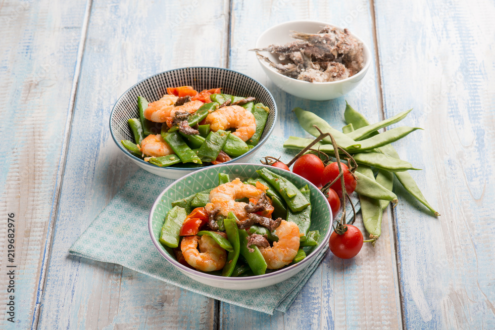 salad with flat green beans shrimp anchovies and tomatoes salad with flat green beans shrimp anchovies and tomatoes