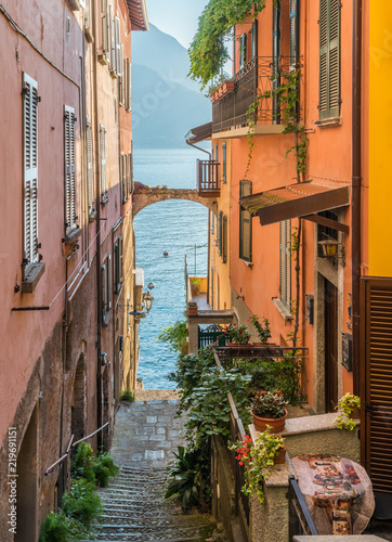Fototapeta Naklejka Na Ścianę i Meble -  Scenic sight in Varenna on a sunny summer afternoon, Lake Como, Lombardy, Italy.