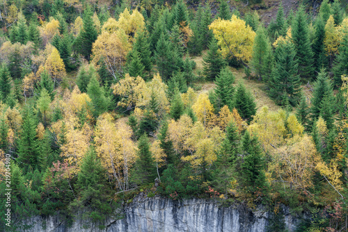 Herstfarben colorieren die Landschaft bei Oberlech in Österreich photo