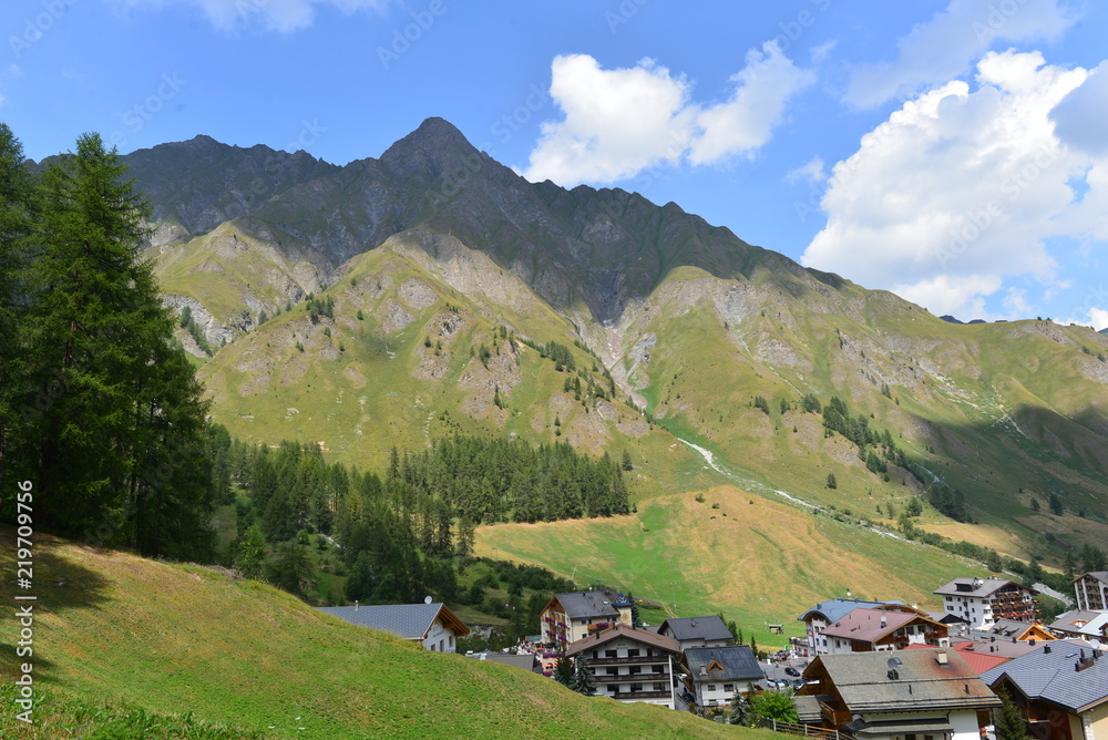 Dorf Samnaun im Unterengadin-Grabünden Schweiz 