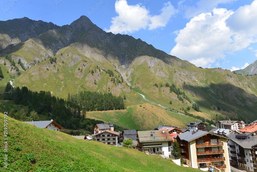 Dorf Samnaun im Unterengadin-Grabünden Schweiz 