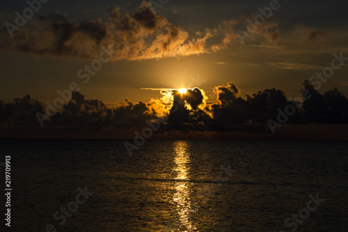 Fototapeta Naklejka Na Ścianę i Meble -  Morning with dawn at the seaside