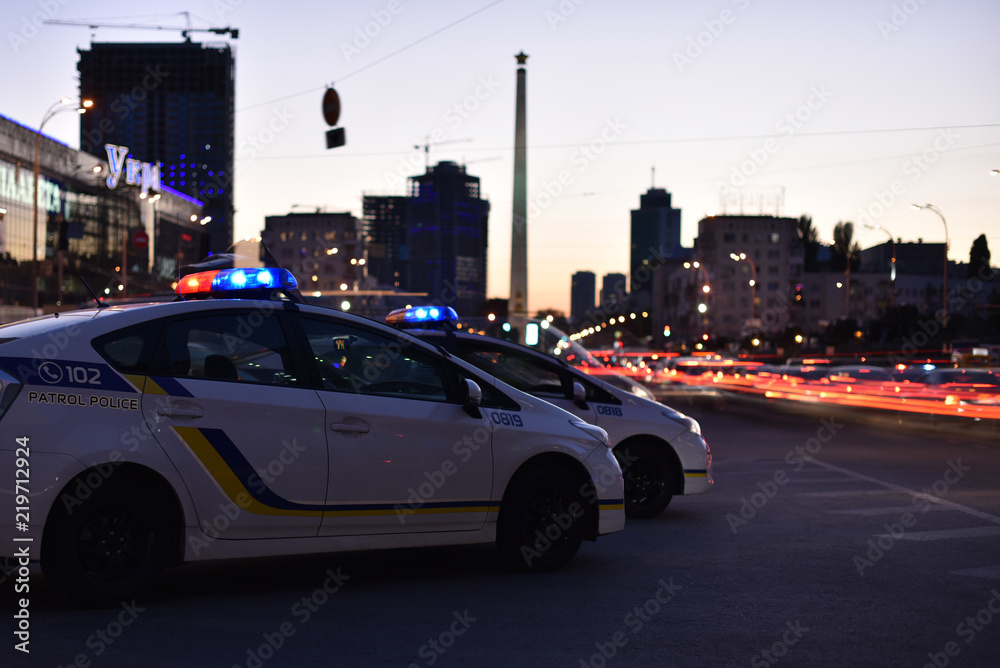 Naklejka premium police cars in night town