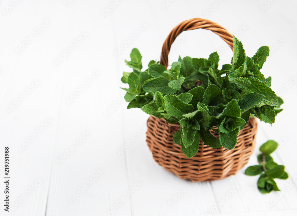 Naklejka premium Basket with mint