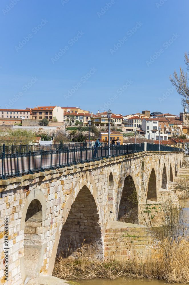 Historic brigde Puente de Piedra in Zamora, Spain
