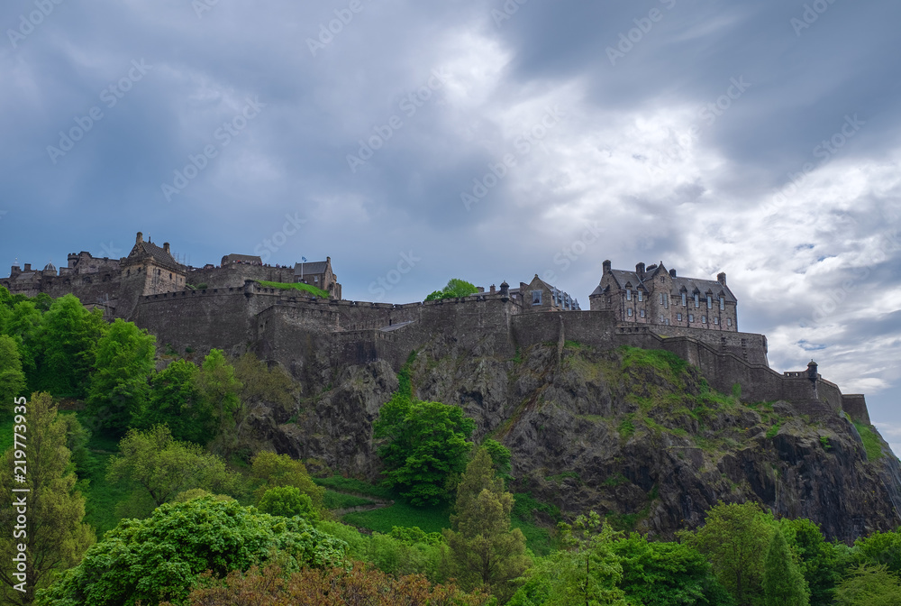 Edinburgh Castle bei wolkigem Himmel