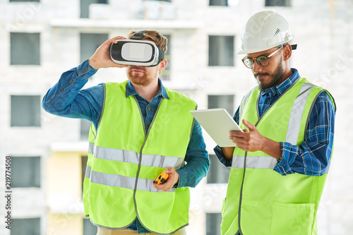 Obraz na płótnie Waist up portrait of two contemporary workers using VR to visualize projects on
