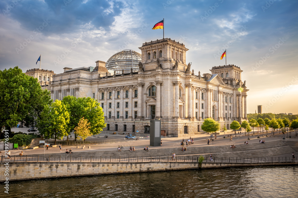 government district in berlin, germany - obrazy, fototapety, plakaty 
