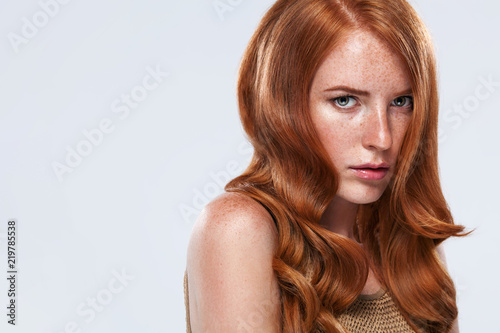 Billede på lærred Red head girl with long and shiny wavy hair