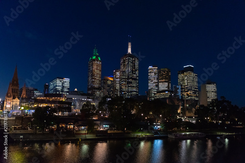 Skyline Melbourne bei Nacht © hendrik-martin