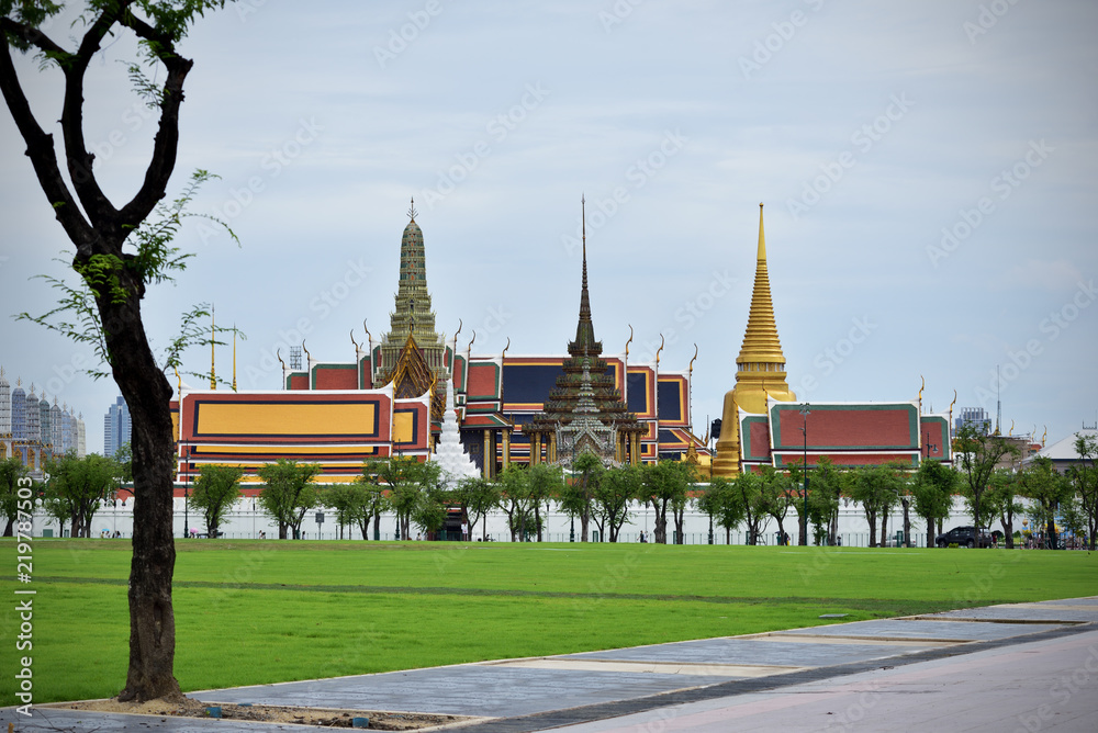 Naklejka premium Beautiful temple with green grass in Bangkok City ,Thailand 