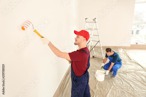 Male painters in uniform wo...