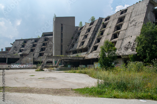 Zniszczony hotel olimpijski Sarajewo
