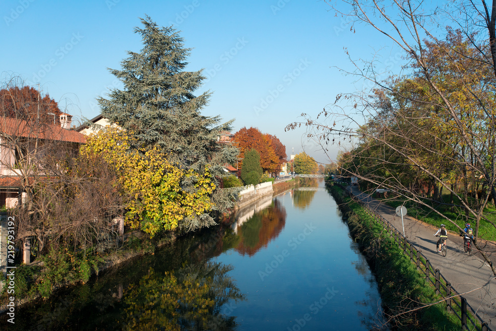Autumn along the Martesana canal in Gorgonzola