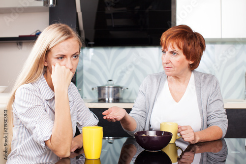 Tapeta Conflict between mother and daughter