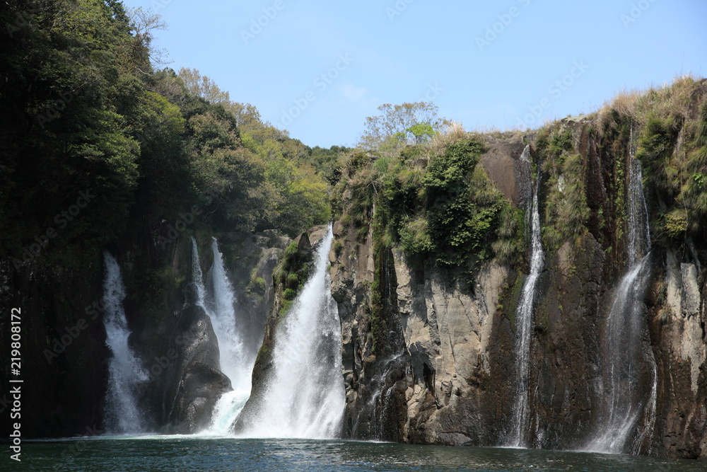 Fototapeta premium Majestatyczny wodospad