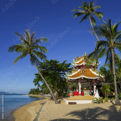 Buddhistischer Tempel am Maenam-Beach, Koh Samui in Thailand
