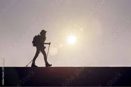 Frau beim Wandern