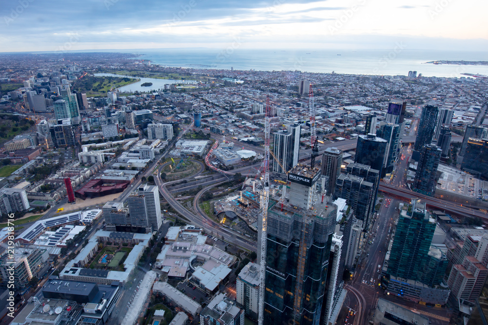 Fototapeta premium View over Melbourne's Albert Park at Sunrise