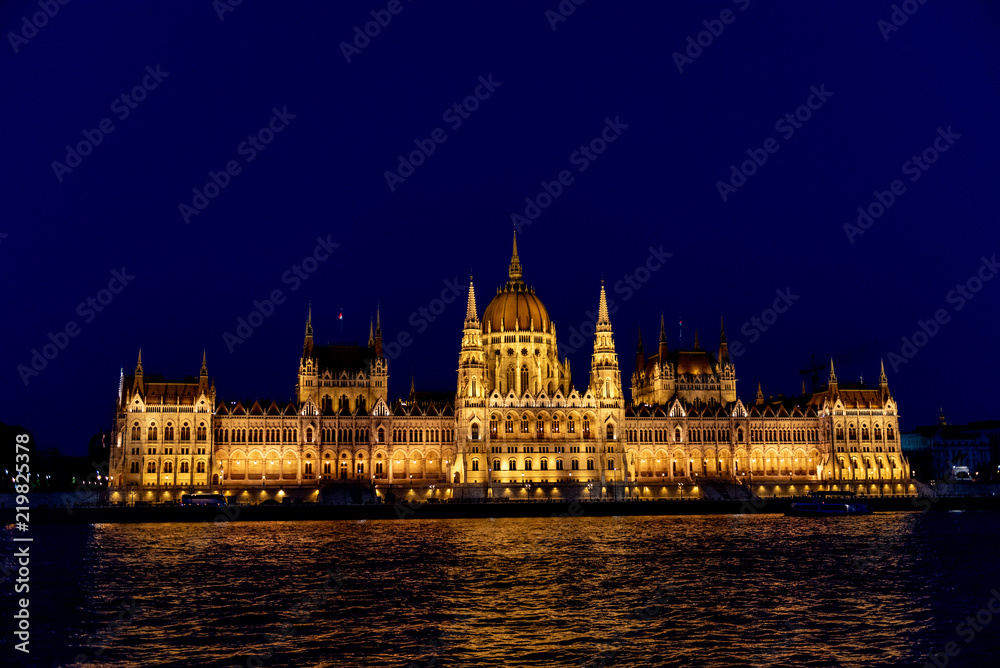 Parlament in Budapest 2018 bei Nacht