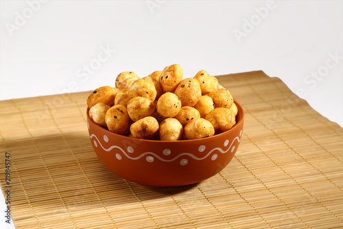 Roasted Phool Makhana or Crispy Lotus pops Seed