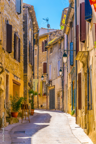 Fototapeta Naklejka Na Ścianę i Meble -  Narrow street in Menerbes village in France