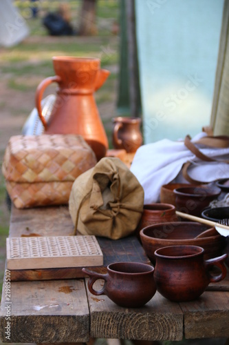 table with dishes of the Middle Ages