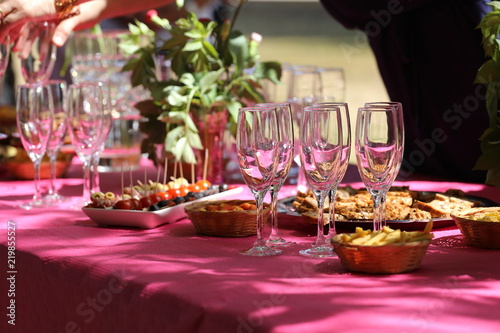 Table de vin d'honneur photo