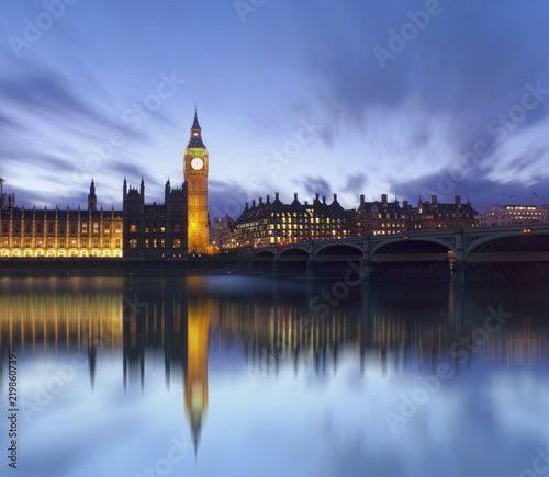 Big Ben and House of Parliament. Night scene in London city © Ioan Panaite