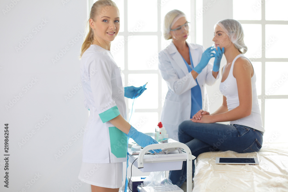 Obraz premium Beautiful woman face near doctor with syringe.