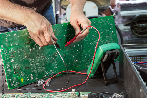 Repair of a power supply unit in the service center, fault diagnosis by measuring devices
