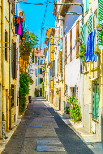 Fototapeta Naklejka Na Ścianę i Meble -  A narrow street in the old town of Antibes, France