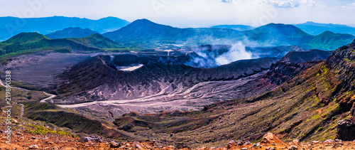 阿蘇中岳から見る火口と阿蘇ジオパーク © narutake