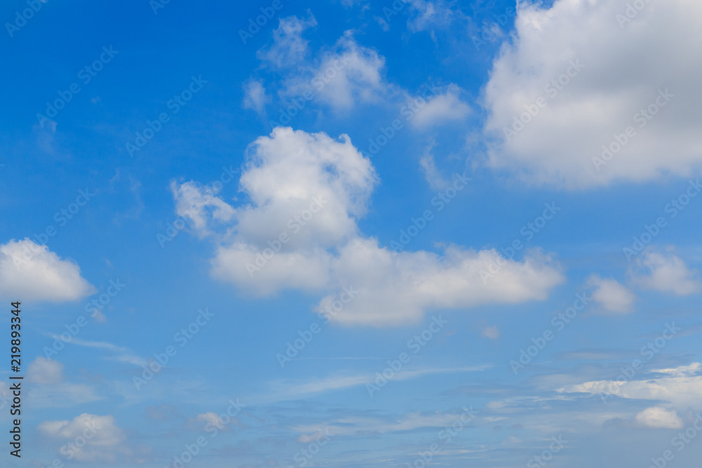 Obraz premium White clouds on blue sky background