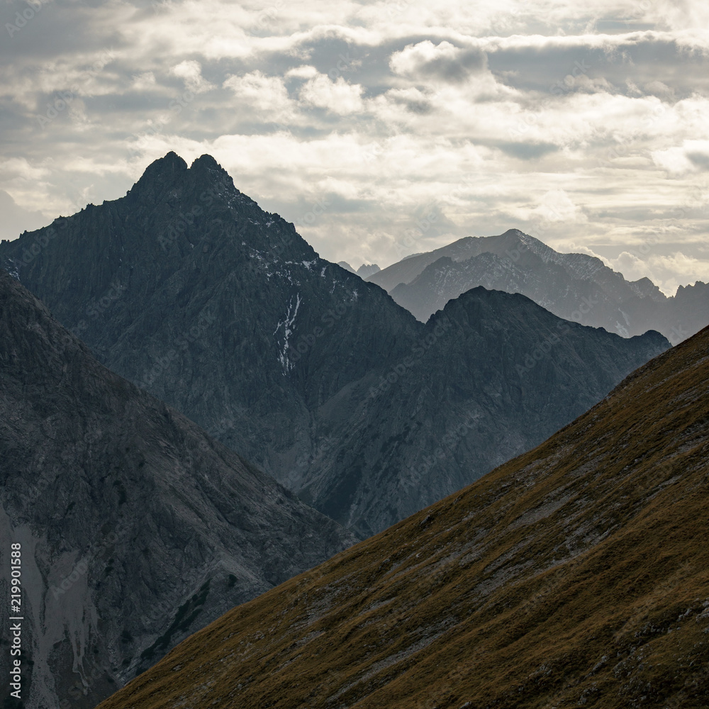Obraz premium Wandern gegenüber vom Falschkogel auf dem Maldongrad