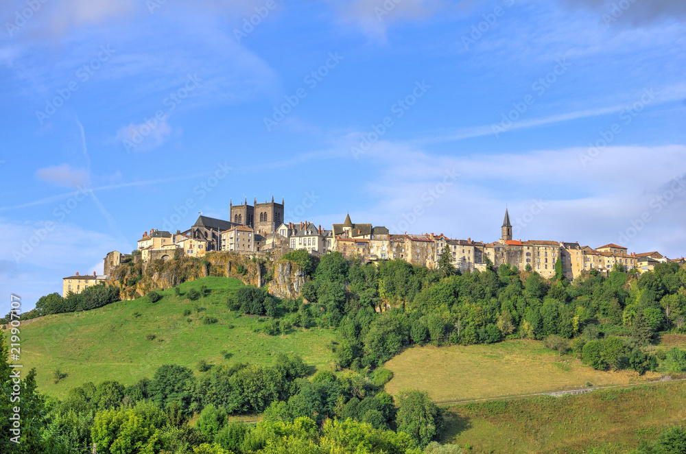 La ville de saint flour en Auvergne dans le département du Cantal
