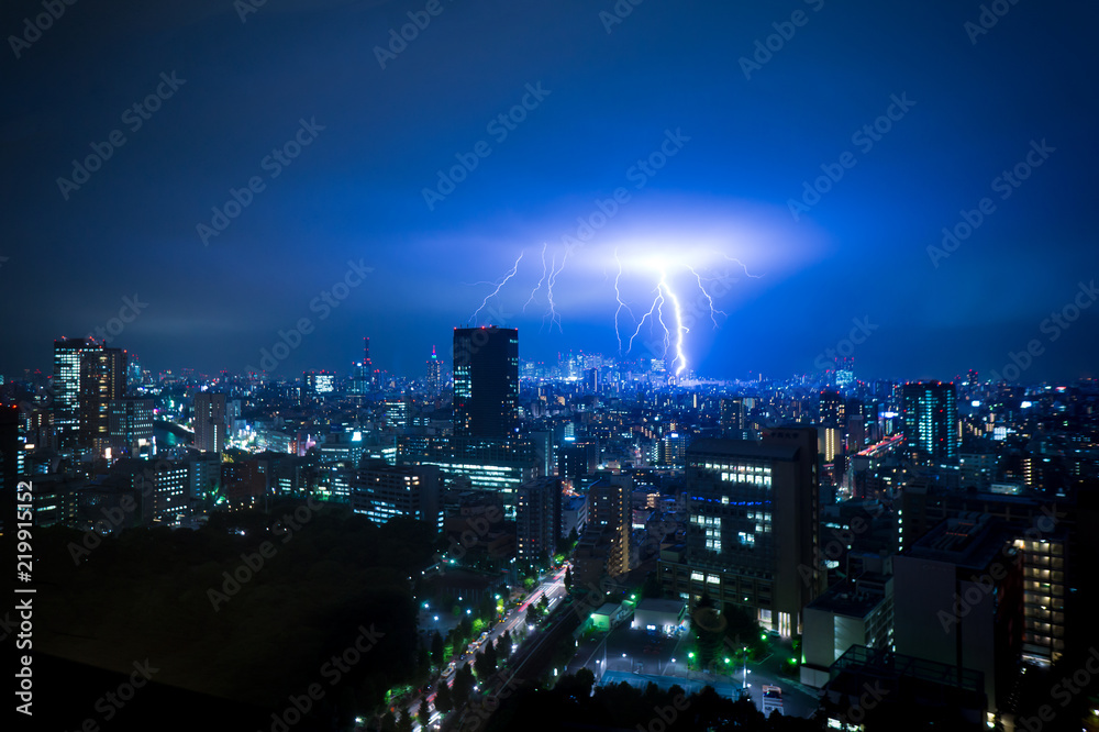 Fototapeta premium 落雷・東京・都心・ゲリラ豪雨・August 27, 2018