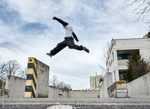 Parkour Sprung in einer Stadt