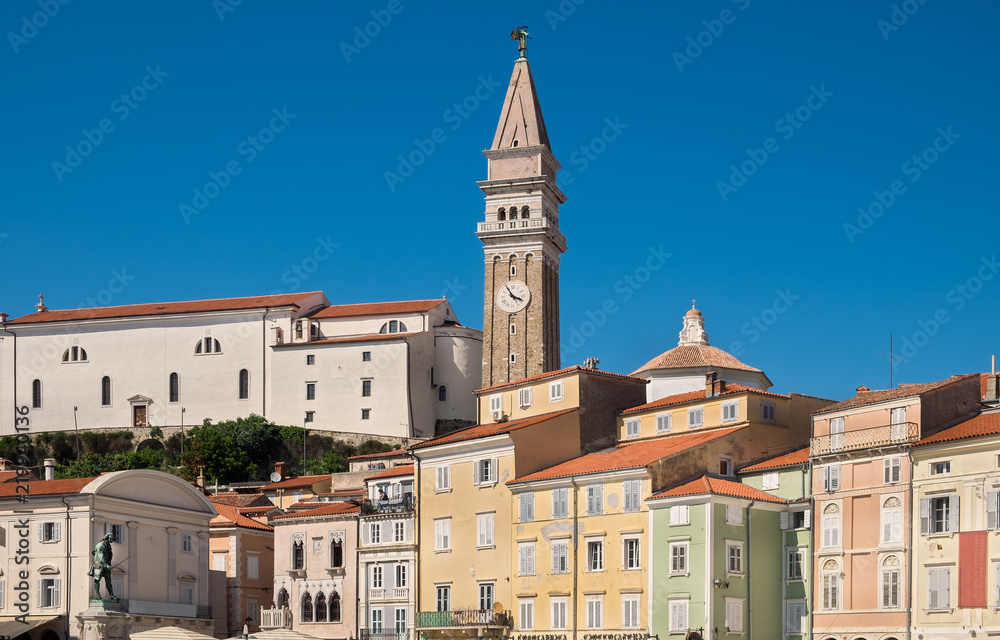 Fototapeta premium Kirche St. Georg, Piran, Slowenien. 18121.jpg