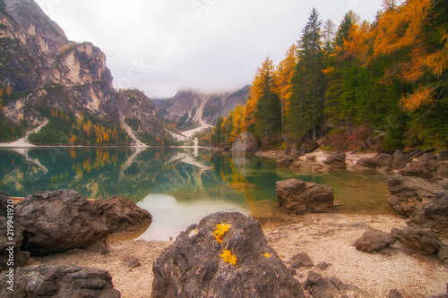 Fototapeta Naklejka Na Ścianę i Meble -  Autumn scenery of Lake Braies in Dolomite Alps, Italy