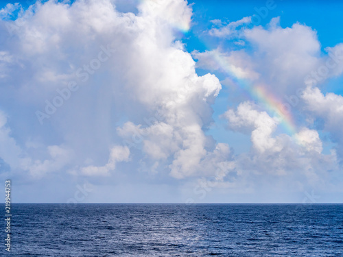 船旅 クルージング 虹 水平線